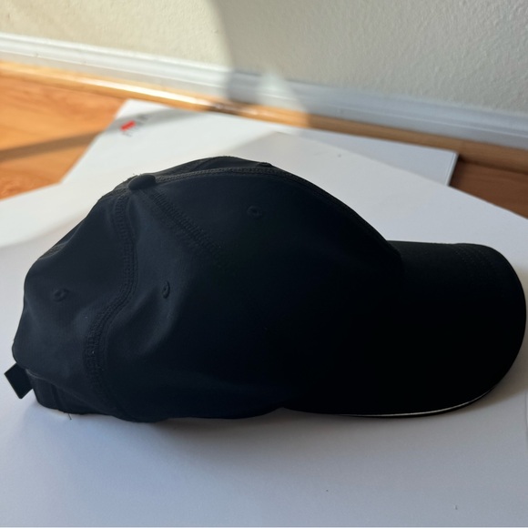 Black cap - Picture 3 of 5